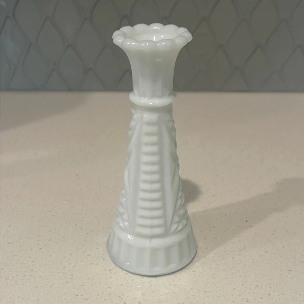 White Vase with Scalloped Rim and Intricate Pattern